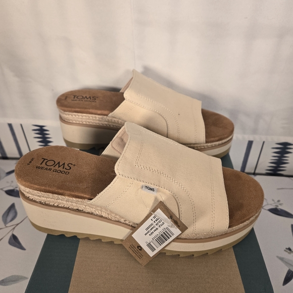 TOMS Sandles Size 8 NIB - Picture 3 of 10
